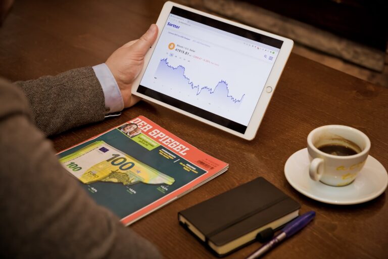 Creating Compelling Ad Copy That Drives Clicks and Conversions